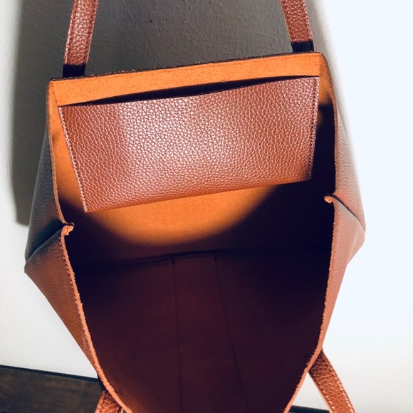 ♦️SOLD♦️Vince Camuto luck tote - Picture 3 of 8